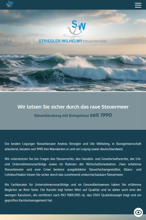 Tablet-Ansicht der Striwi.de Website mit Portfolio und Leistungsübersicht