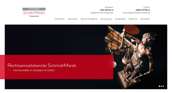 Notebook-Ansicht der Schmidt-Marek.de Website mit Unternehmensservices und Übersicht