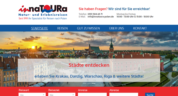 Notebook-Ansicht der Innatoura-Polen.de Website mit Reiseangeboten und Navigation