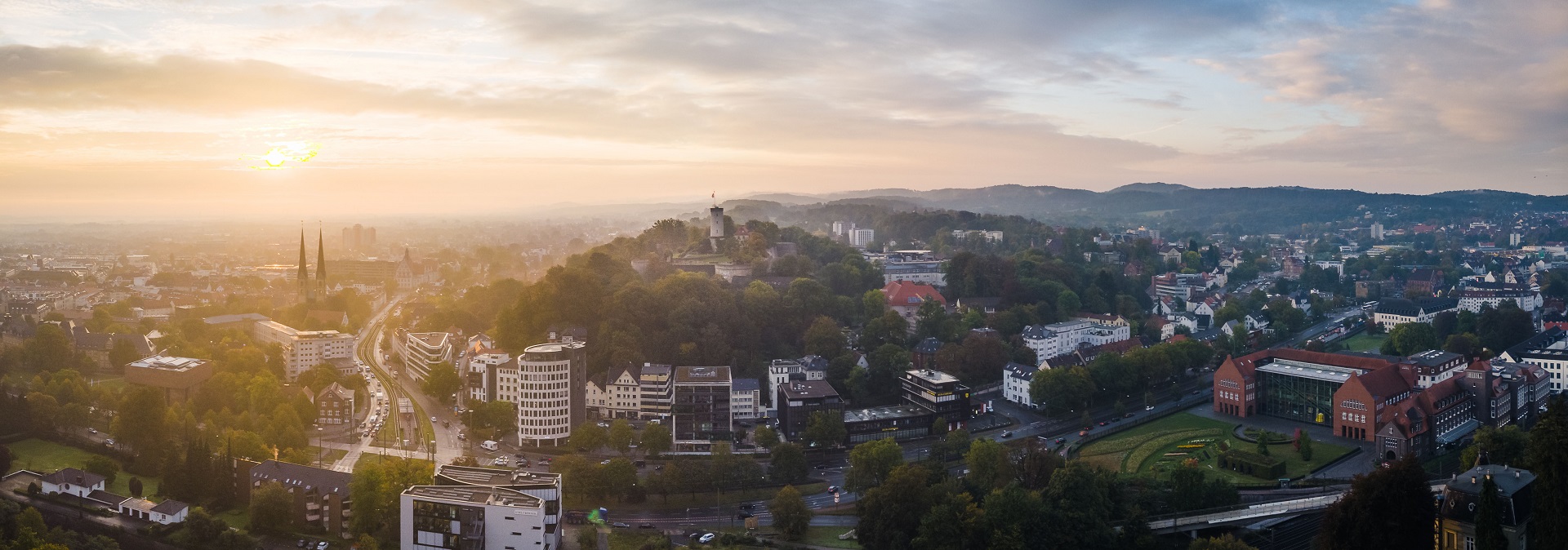 Wunderschöne Drohnenaufnahme über Bielefeld