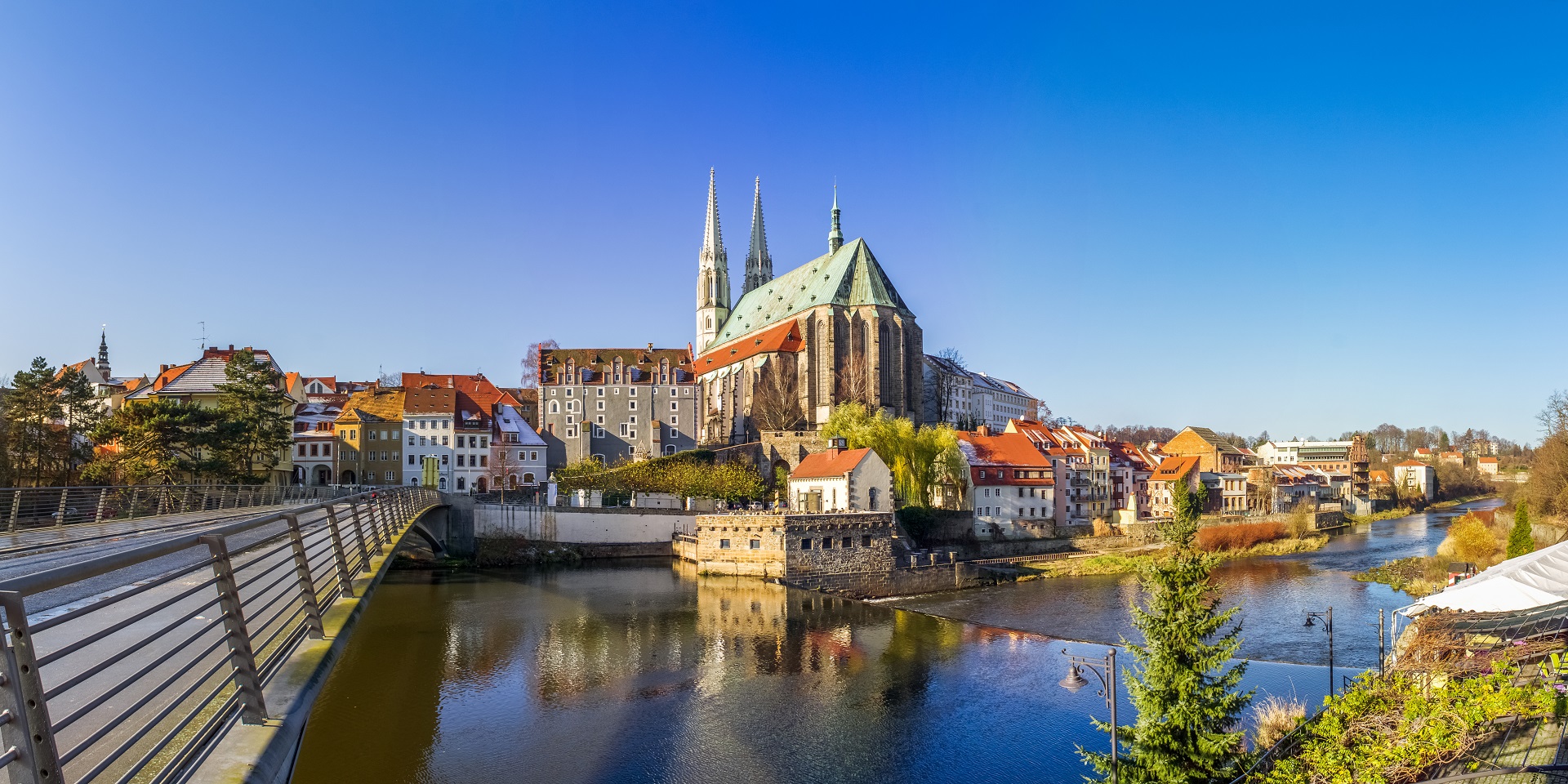 Blick von Polen über die Neisse auf Görlitz