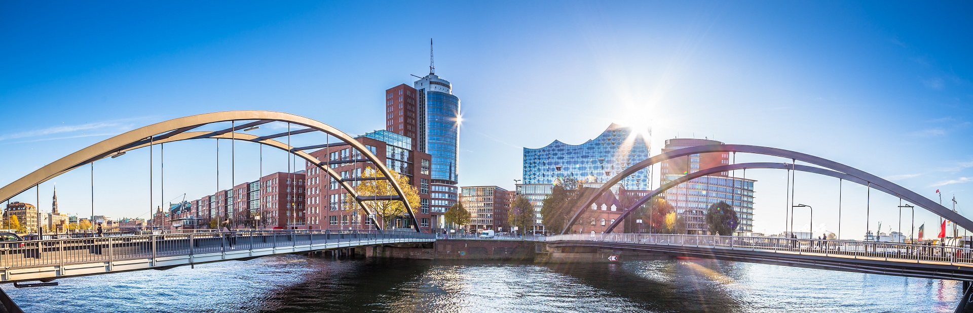 Blick über die Elbe auf Hamburg